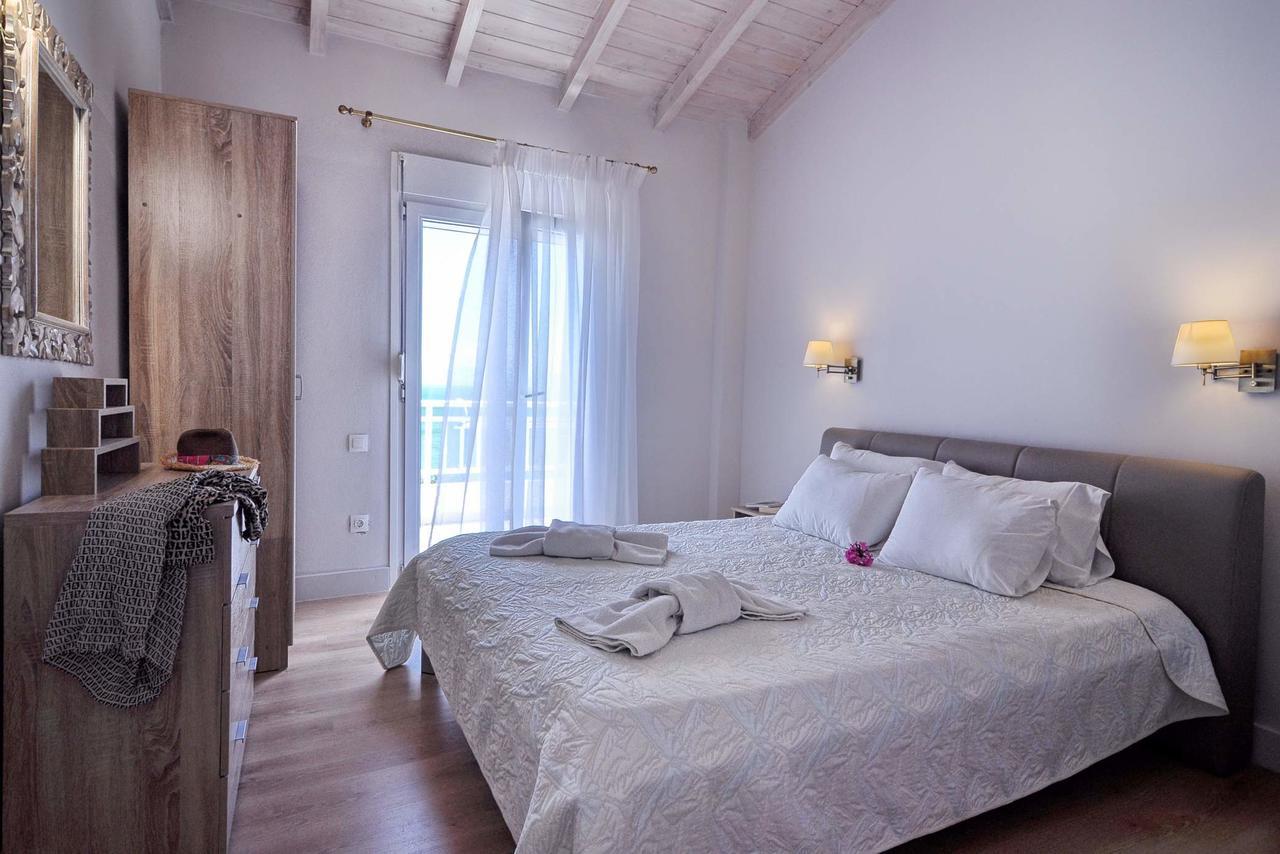 Veroniki Penthouse Deluxe Apartment Agios Ioannis Peristerion Exterior photo