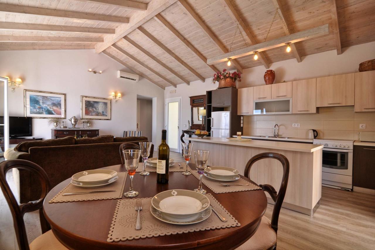 Veroniki Penthouse Deluxe Apartment Agios Ioannis Peristerion Exterior photo