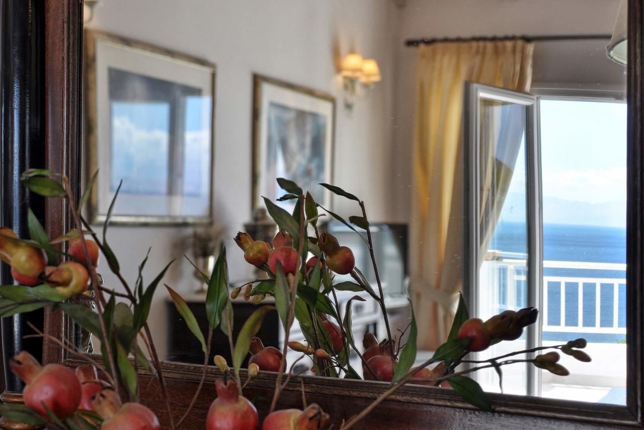 Veroniki Penthouse Deluxe Apartment Agios Ioannis Peristerion Exterior photo